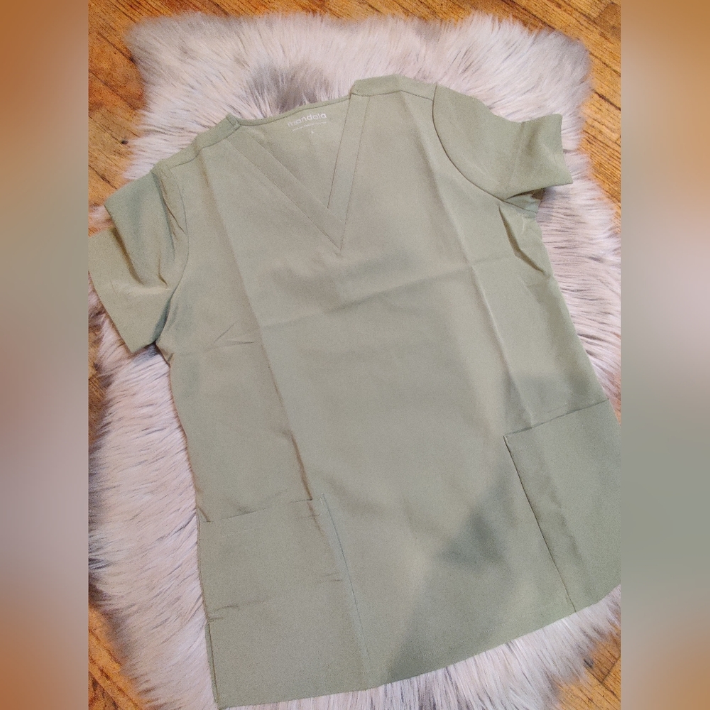Mandala scrub top and jogger pants like new! Sage color
